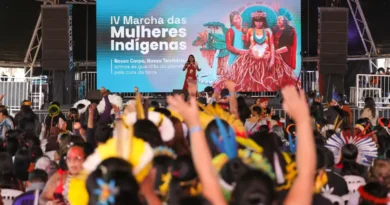 Evento em Brasília reúne 5 mil mulheres indígenas que pedem proteção
