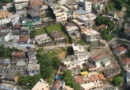 Incêndio de grandes proporções atinge favela de palafitas em Santos