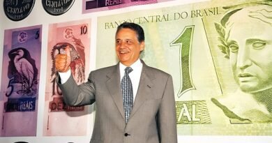 A criação do Real estabilizou a economia brasileira em 1994