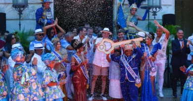 Rei Momo recebe chave da cidade e abre o Carnaval do Rio 2026