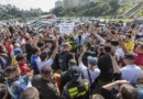 Motoristas protestam contra regulamentação do serviço por aplicativo