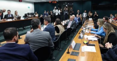 Pedido de vista adia votação da PEC do fim da escala 6X1