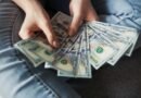 Dólar cai a R$ 4,91 e fecha no menor valor em 27 meses