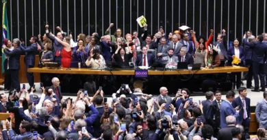 Saiba como votaram os deputados na PEC que acaba com a escala 6×1