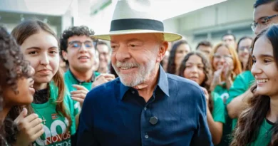 “Quem tinha que aumentar a taxa seríamos nós”, diz Lula sobre EUA