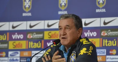Técnico do tetra, Parreira apresenta melhora, mas permanece na UTI