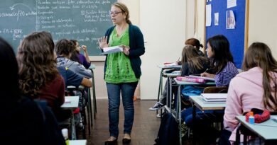 Sancionado piso de R$ 5.130 para professores de educação básica no Brasil