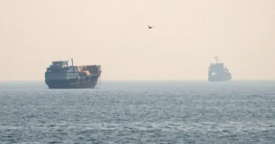 Trump recua e desiste de cobrar taxa sobre navios no Estreito de Ormuz