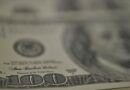 Dólar recua, bolsa cai e petróleo dispara com tensão no Oriente Médio