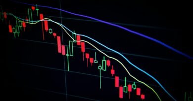 Bolsa sobe quase 3% e fecha no maior nível desde maio