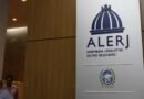 Deputados do RJ aprovam tornozeleira rosa para agressores de mulheres