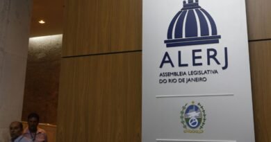 Deputados do RJ aprovam tornozeleira rosa para agressores de mulheres
