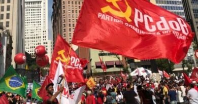 PCdoB oficializa apoio à candidatura de Lula