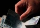 Trabalhadores nascidos em setembro e outubro recebem abono salarial
