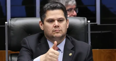 Alcolumbre destrava PEC do fim da 6×1 após conversas com Lula