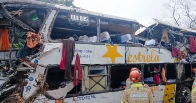 Nove pessoas morrem em tombamento de ônibus em Petrópolis