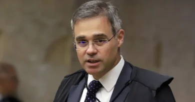 Mendonça homologa delação sobre financiamento do filme sobre Bolsonaro