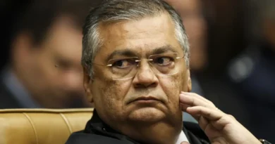 Dino manda PF apurar interferência externa no processo eleitoral